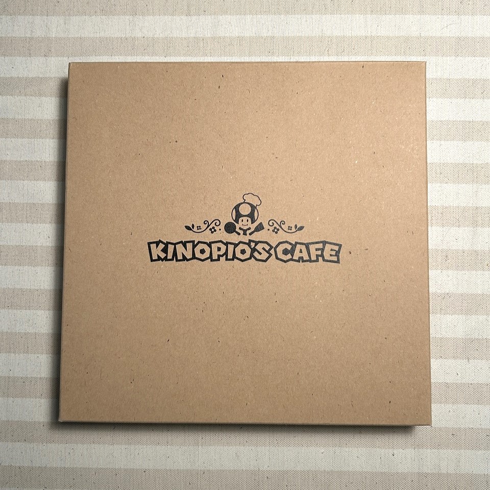 キノピオカフェ限定プレートのパッケージ箱
