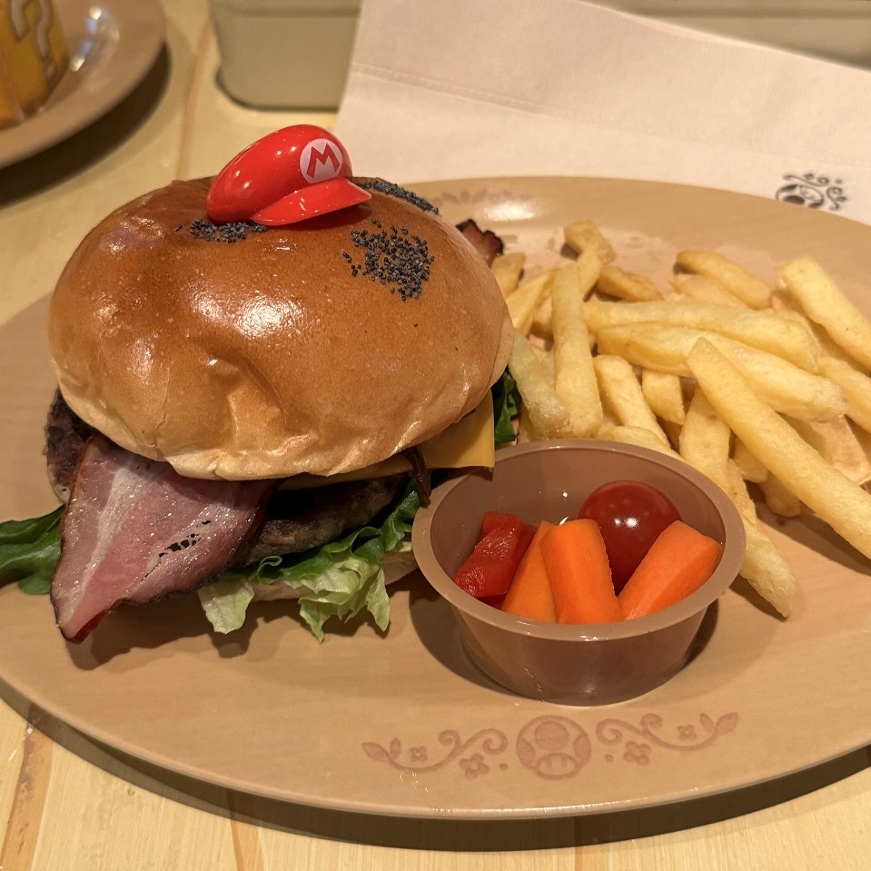 キノピオカフェの人気メニュー、マリオ・バーガー