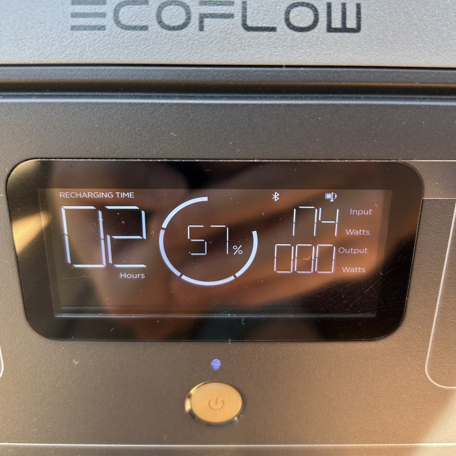 EcoFlow本体に表示された174Wの高効率ソーラーインプット