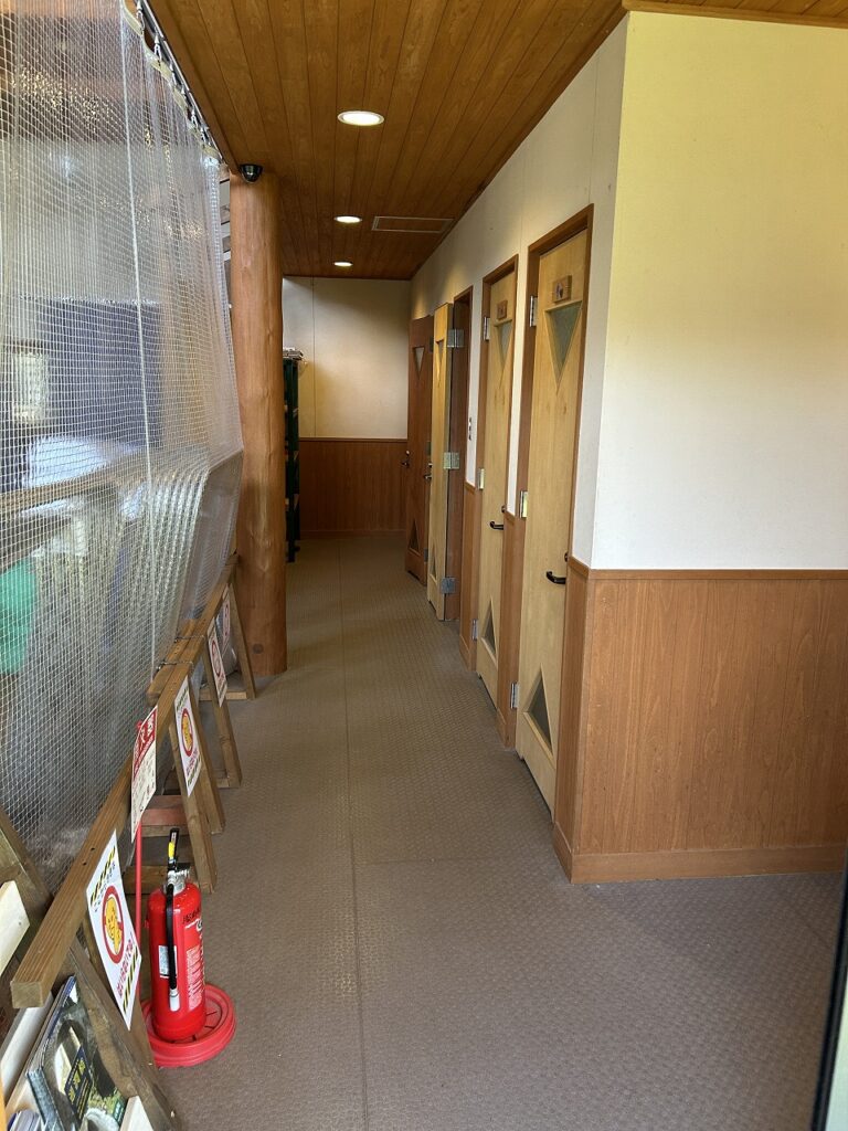 服掛松キャンプ場のシャワー室2