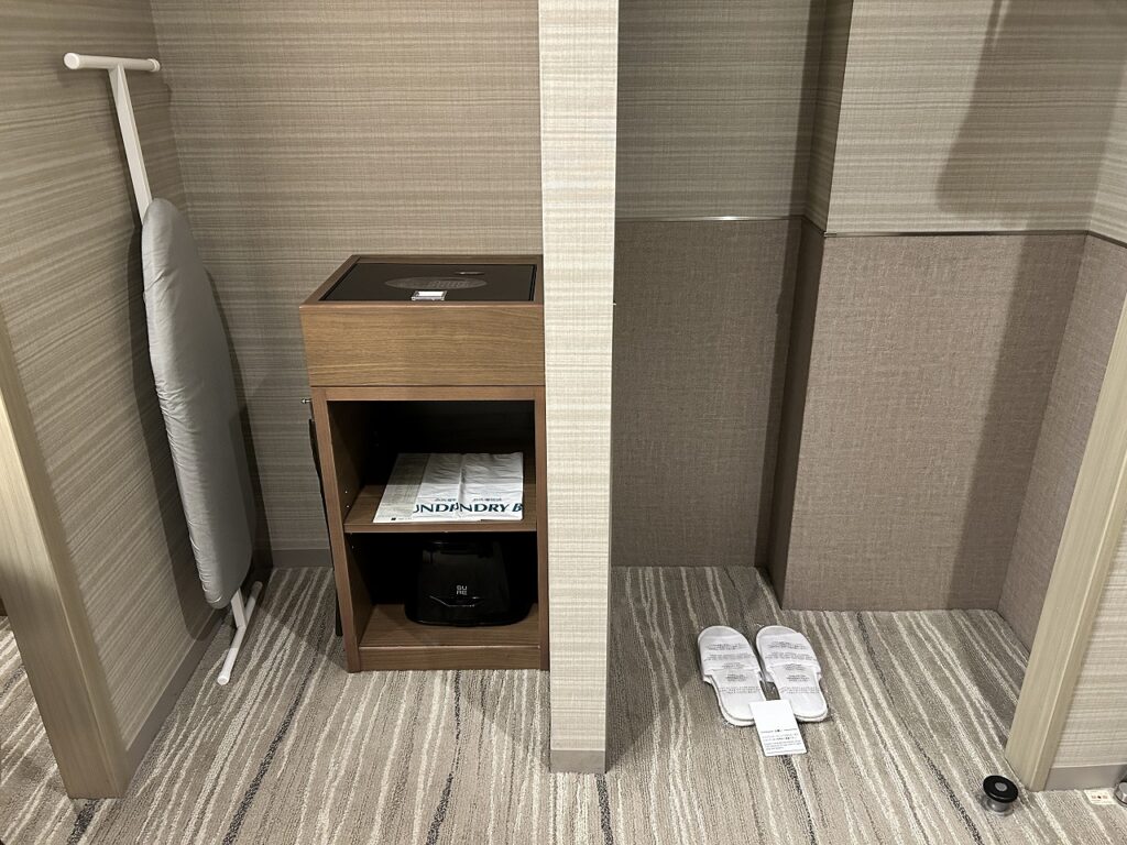使い捨てタイプのスリッパ