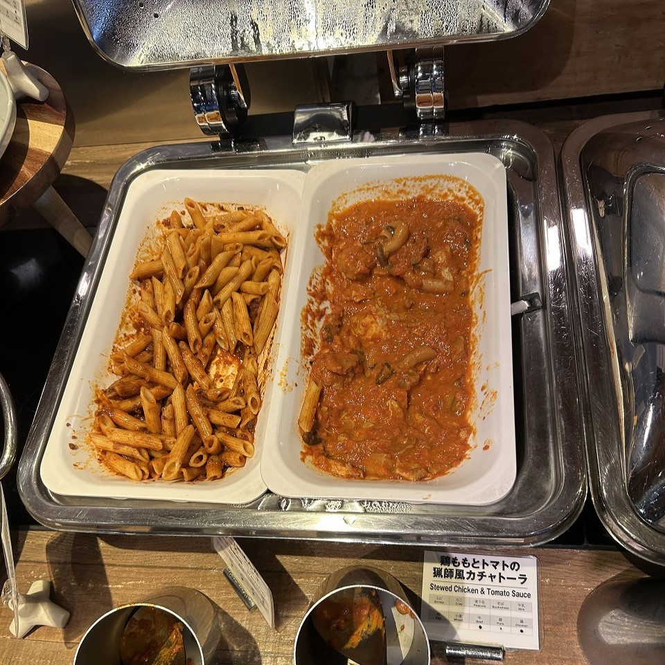 鶏もも肉のカチャトーラと濃厚ミートソースペンネ