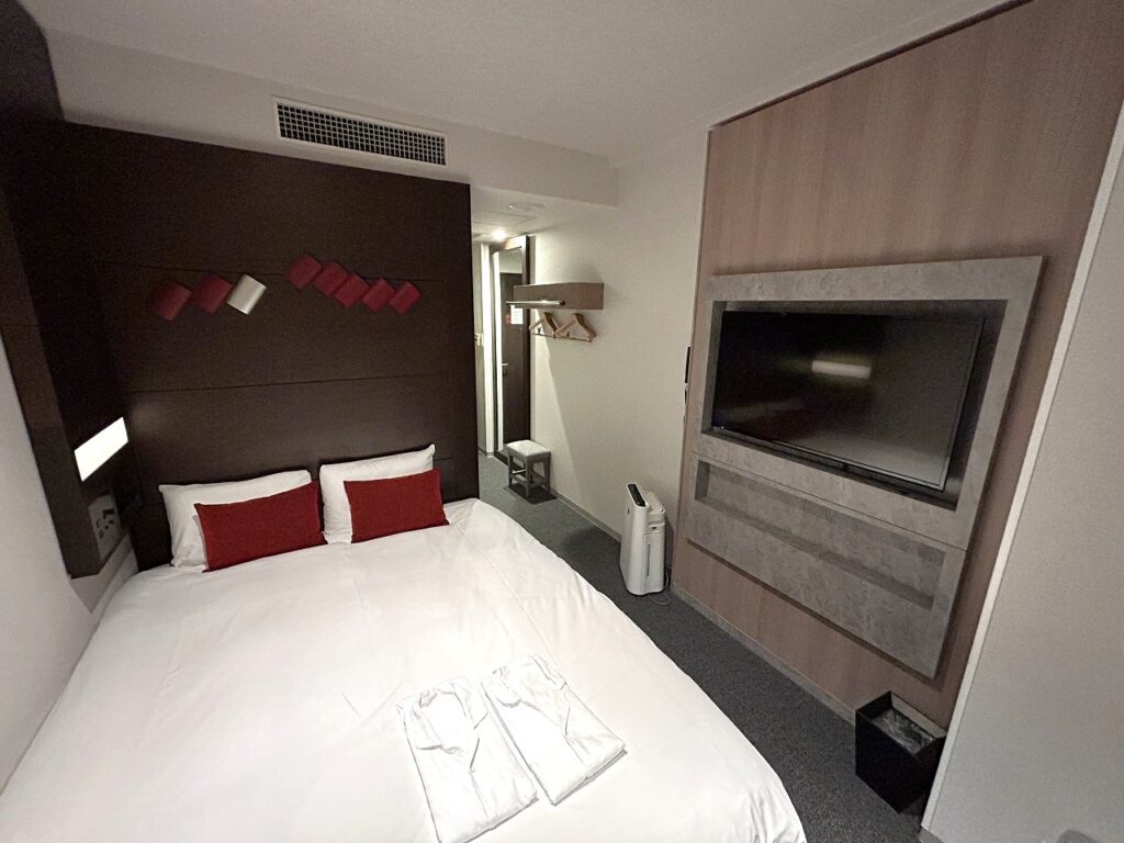 窓側から見たホテルJALシティ羽田のレギュラーフロア・ダブル客室