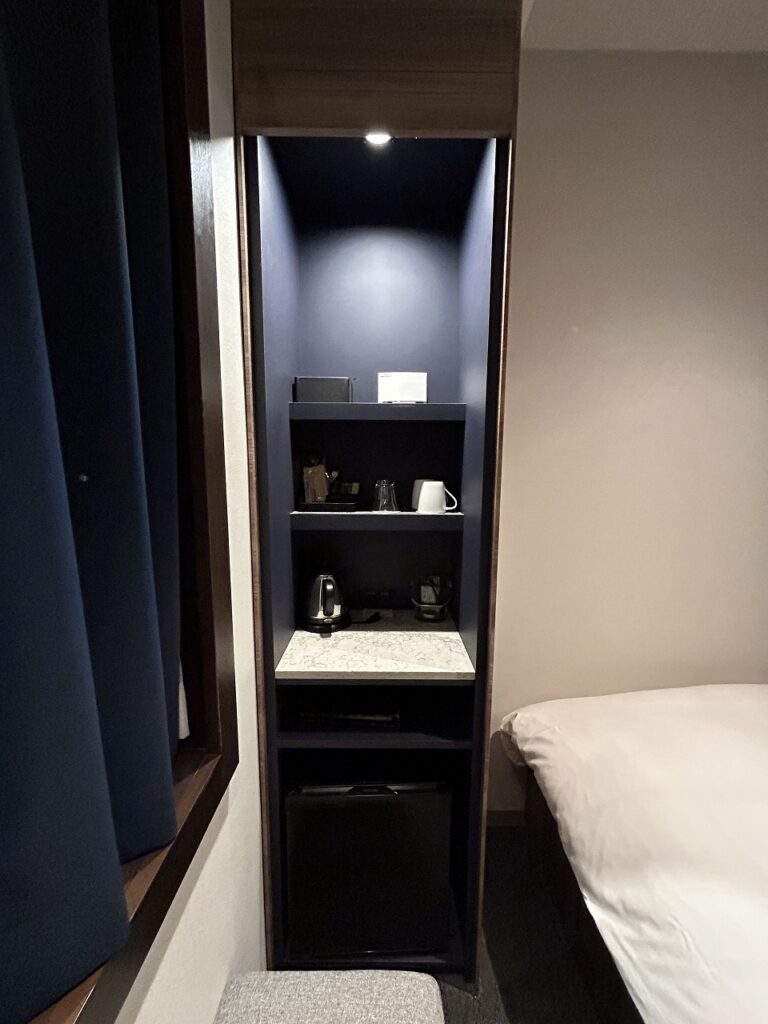 ホテルJALシティ羽田の客室にあるミニバーカウンター