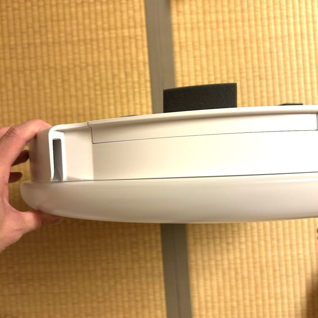 UZUKAZE3を横から見た薄型スリムデザイン