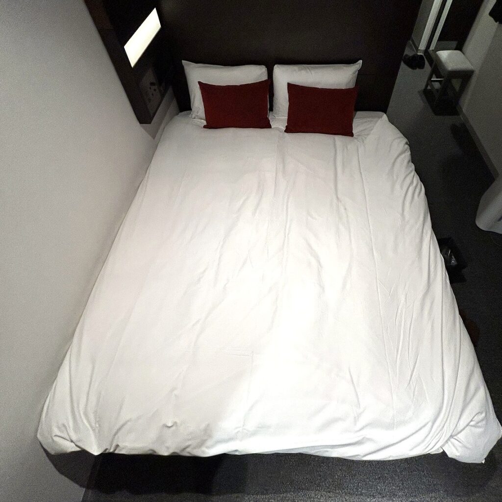 ホテルJALシティ羽田のレギュラーフロア・ダブル客室のベッド