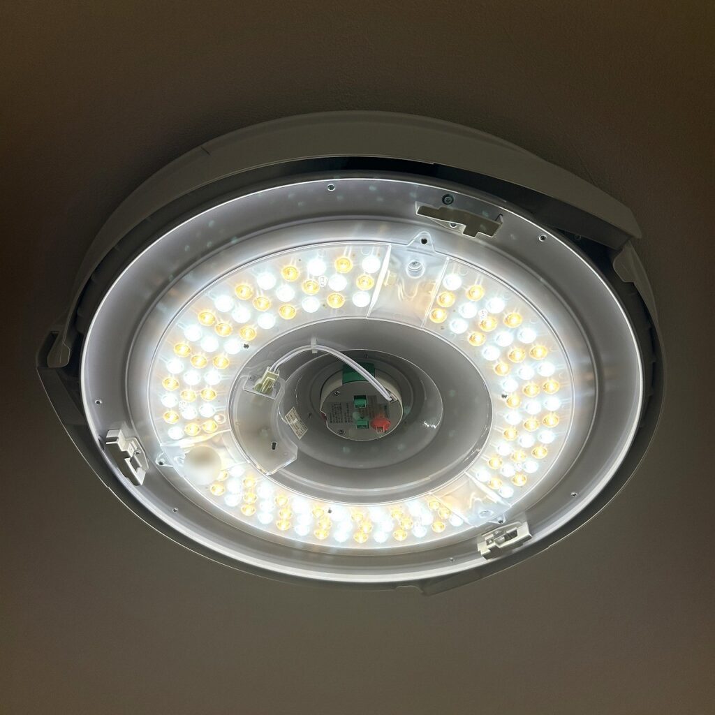 UZUKAZE3を天井に設置後 調光した点灯状態