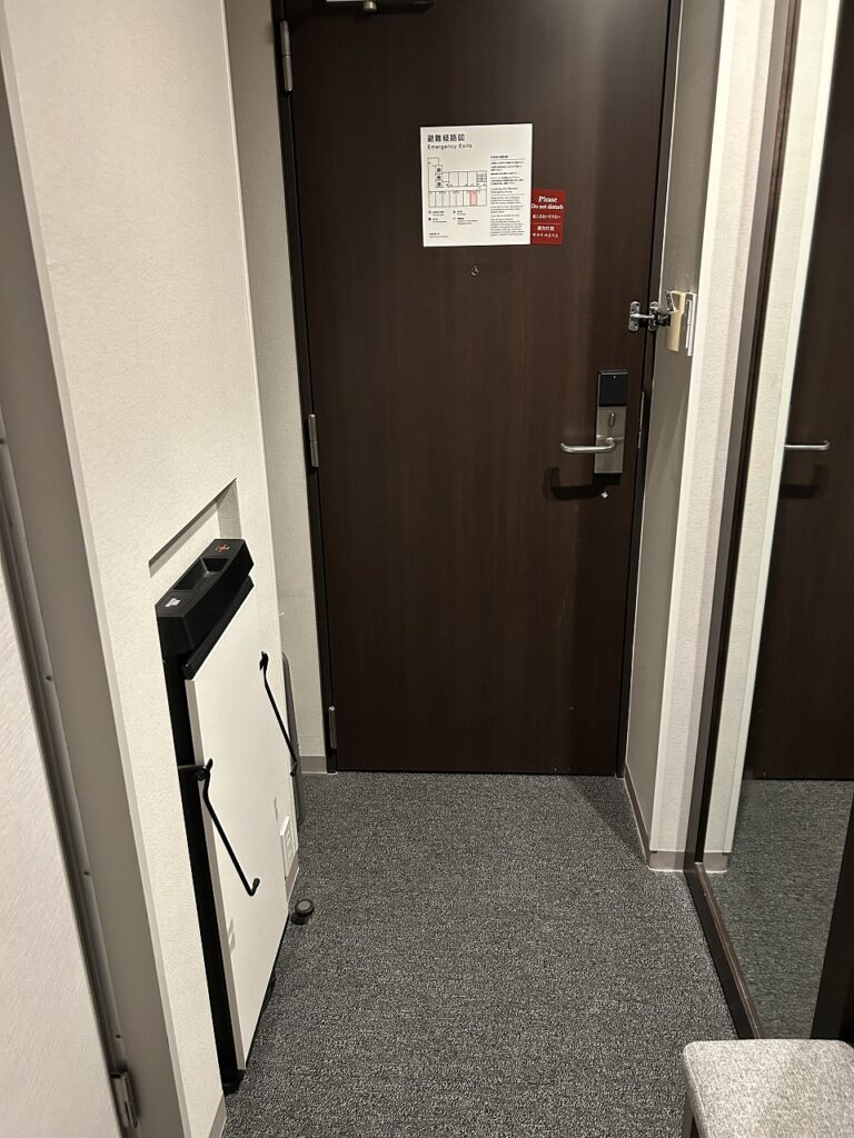 ホテルJALシティ羽田の客室入口の通路