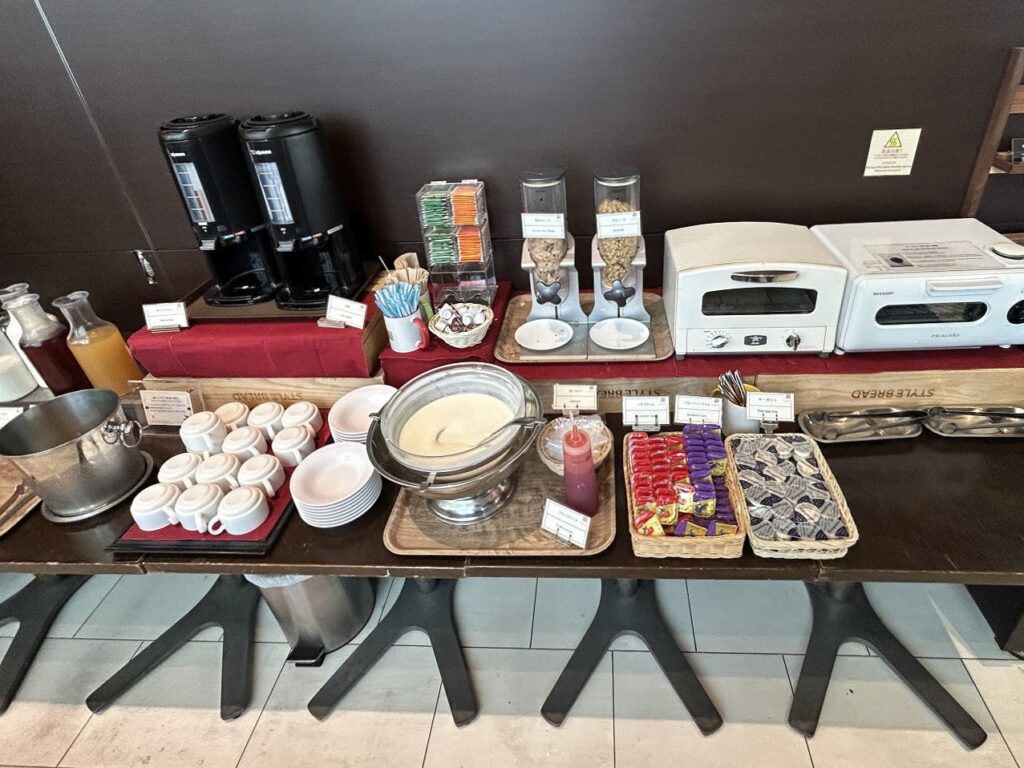 ホテルJALシティ羽田のシリアル、ヨーグルト、ドリンクコーナー