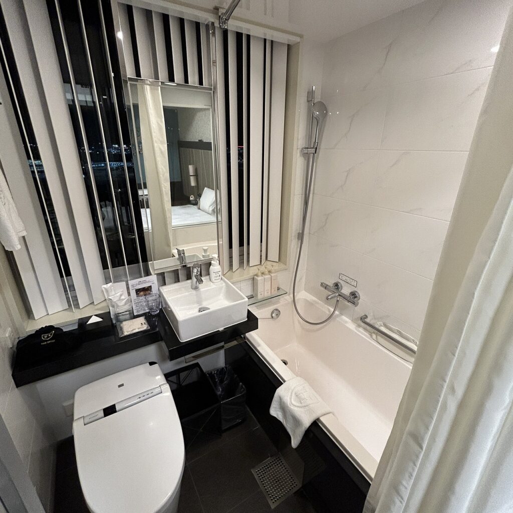 ザロイヤルパークホテル東京羽田のバス・トイレ