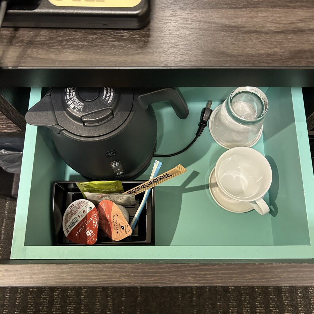 ザロイヤルパークホテル東京羽田のポットとコーヒー