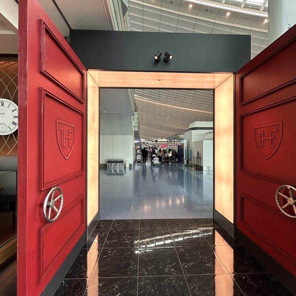 ザロイヤルパークホテル東京羽田から空港へ直結する通路