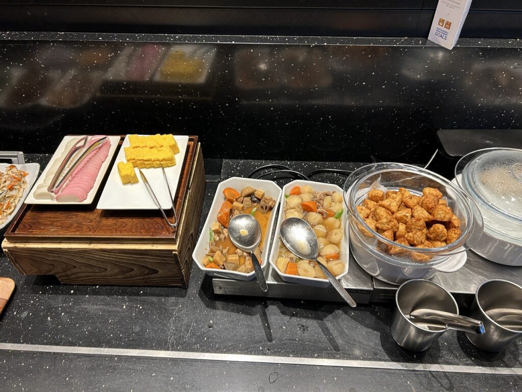 ザロイヤルパークホテル東京羽田の朝食に並ぶ和食の惣菜