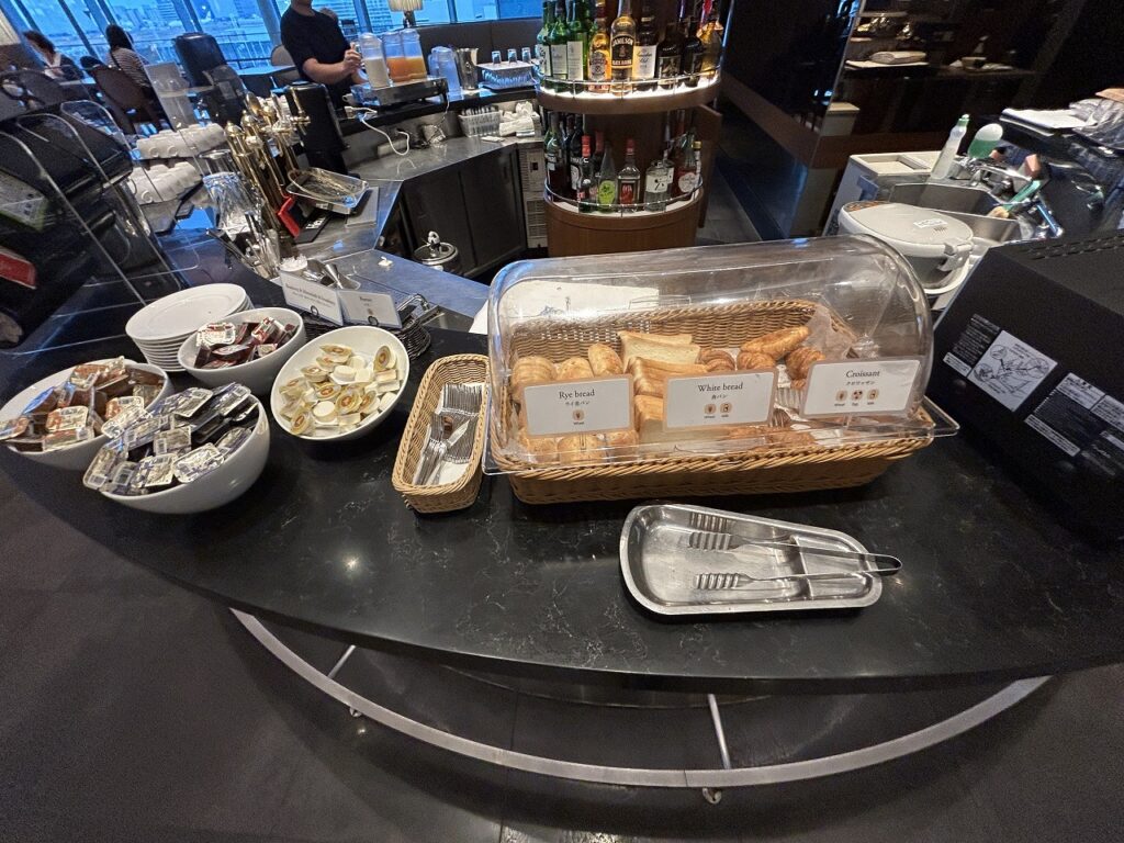 ザロイヤルパークホテル東京羽田の朝食で提供されているパン