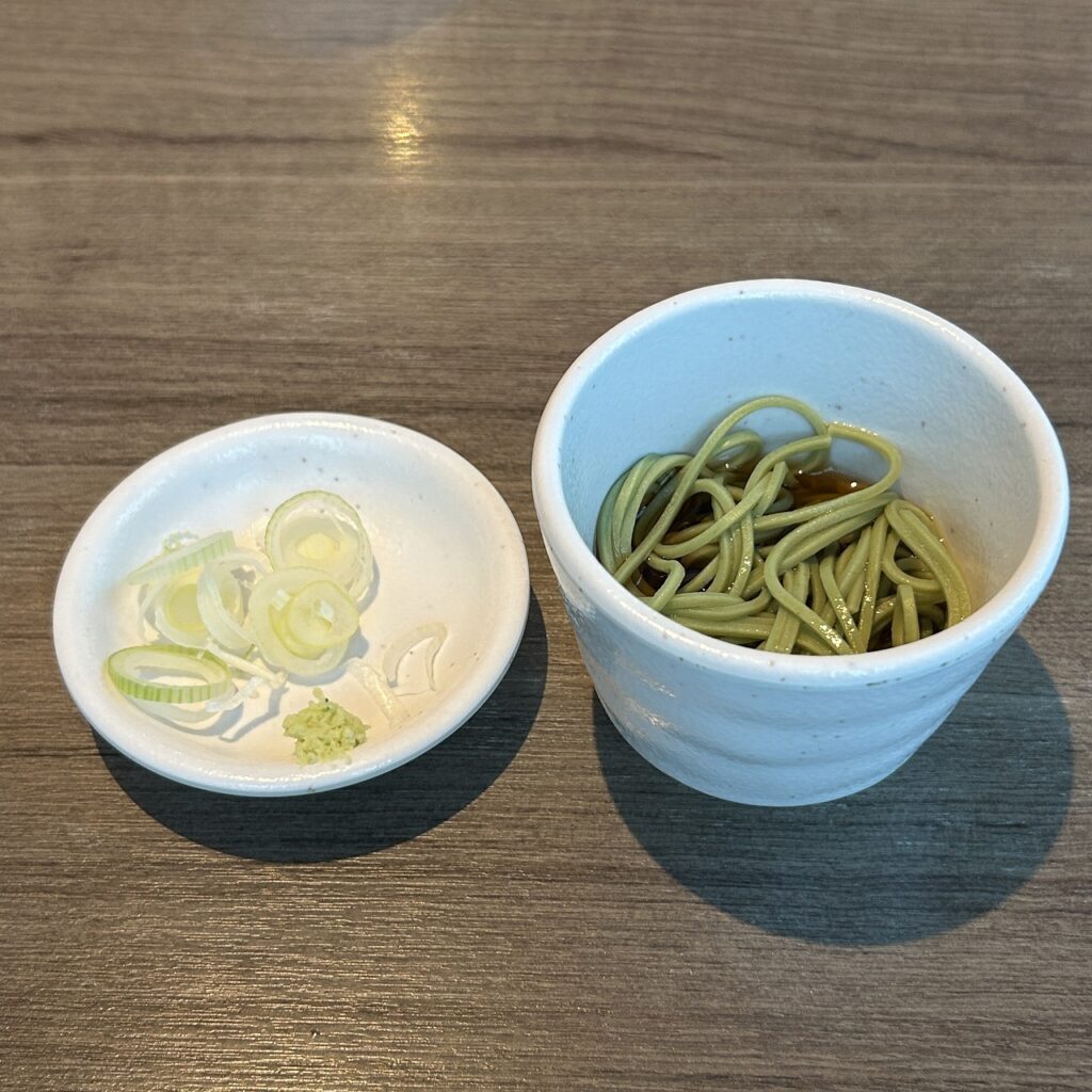 ザロイヤルパークホテル東京羽田の茶そばとつゆ