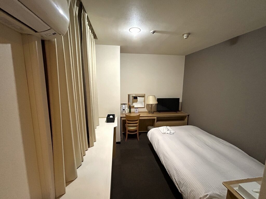 ホテルアベスト目黒の客室(入口側から撮影)