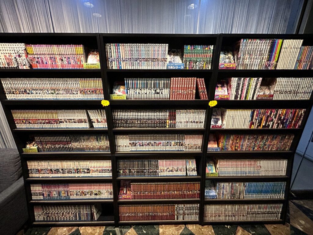 ホテルアベスト目黒のレンタルマンガコーナー全体