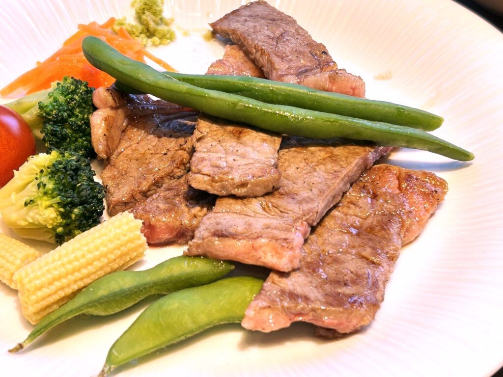 ホテルアベスト目黒の朝食ステーキ