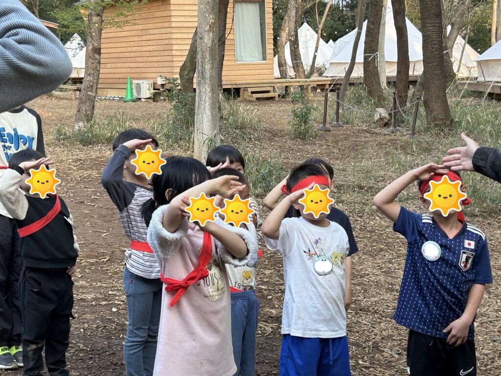 Bub Resort つくばのレーザーサバイバルゲームで整列・敬礼する子供たち