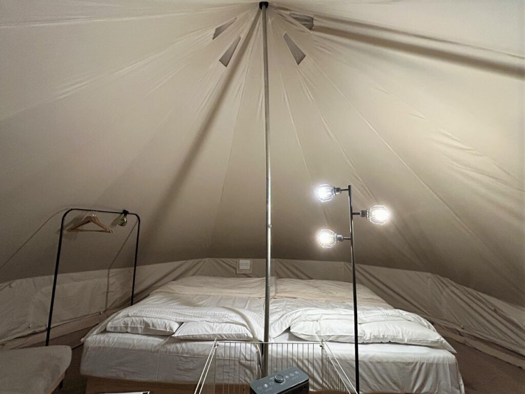 Bub Resort つくばのテント内ベッド・宿泊スペース