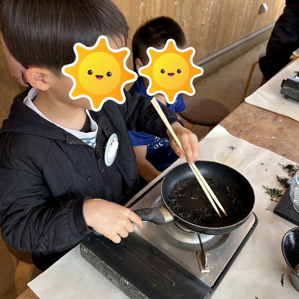 Bub Resort つくばの茶葉炒り体験・子供たちの様子