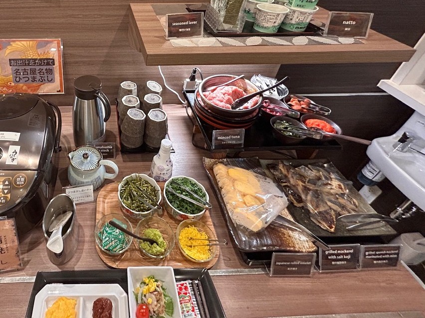 三交インGrande東京浜松町の朝食に用意されたネギトロ丼