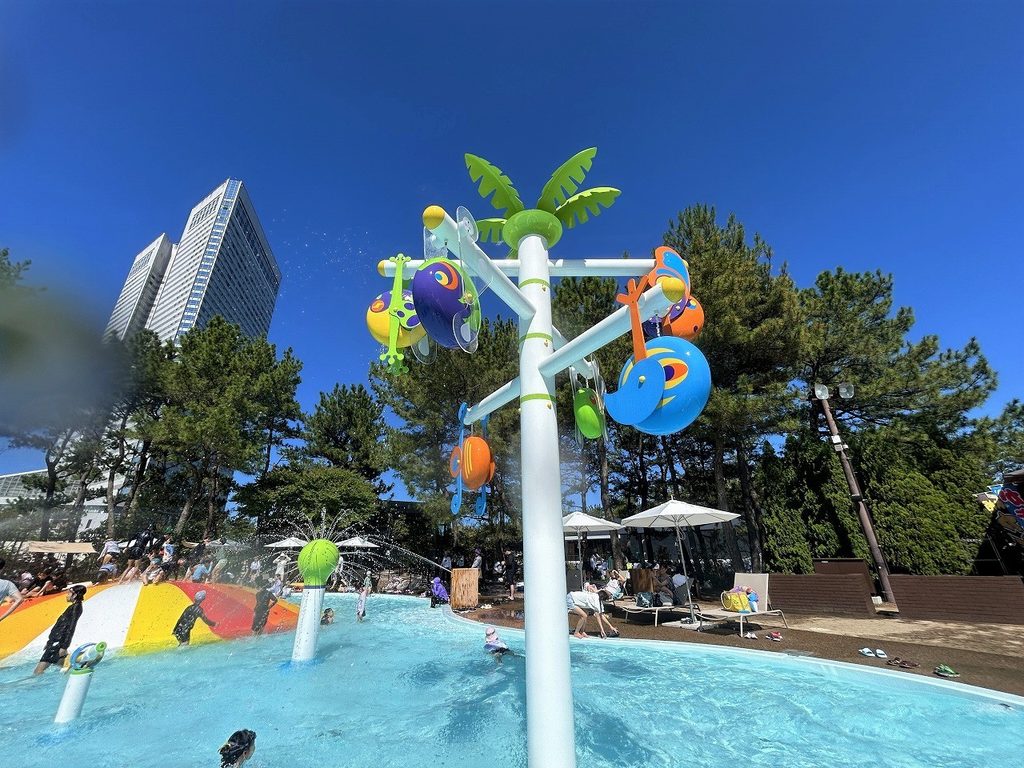 シーガイアのスプラッシュエリアにあるヤシの木の形をした水遊び遊具